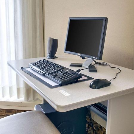 Americas Best Value Inn Salina Bagian luar foto