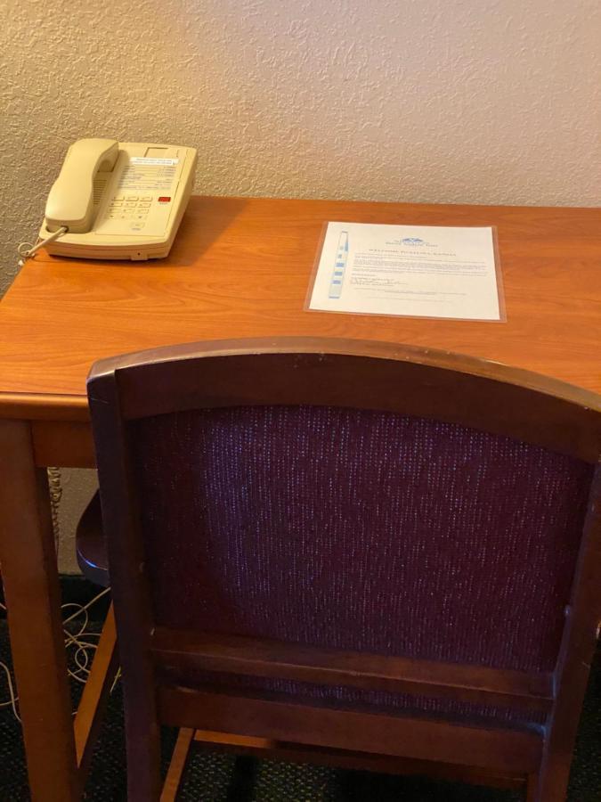 Americas Best Value Inn Salina Bagian luar foto