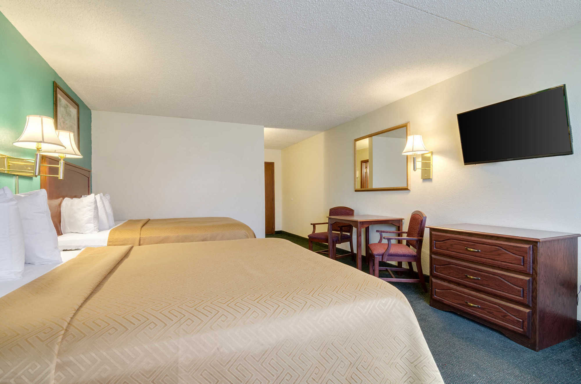 Americas Best Value Inn Salina Ruang foto