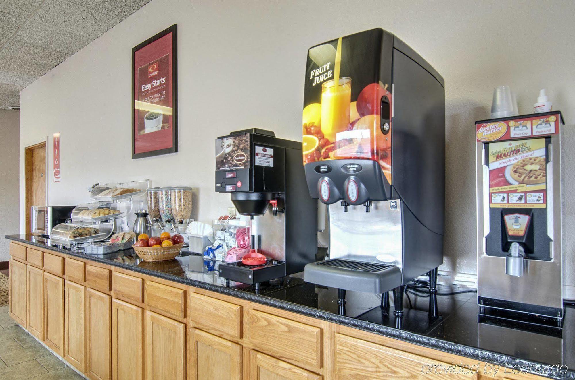 Americas Best Value Inn Salina Bagian luar foto