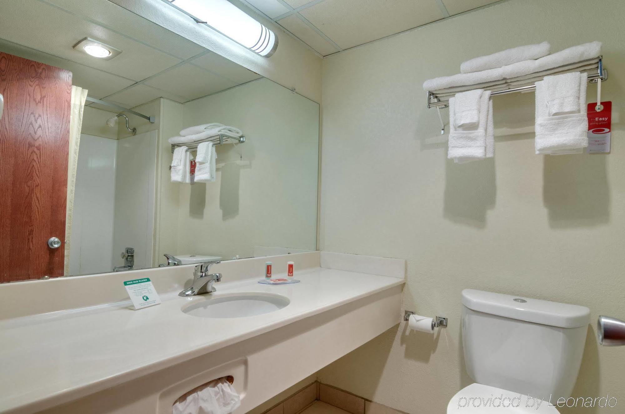 Americas Best Value Inn Salina Bagian luar foto