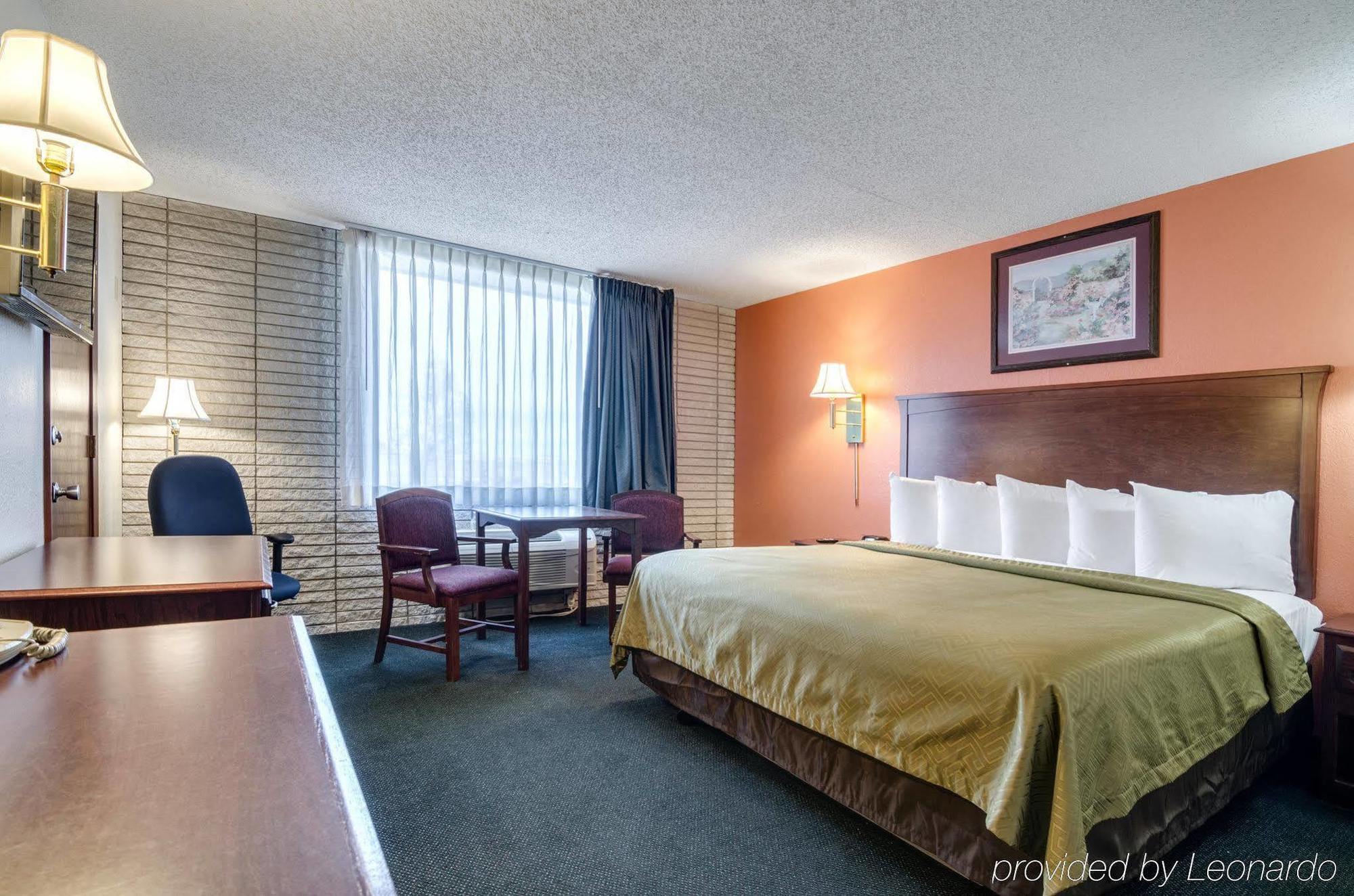 Americas Best Value Inn Salina Bagian luar foto