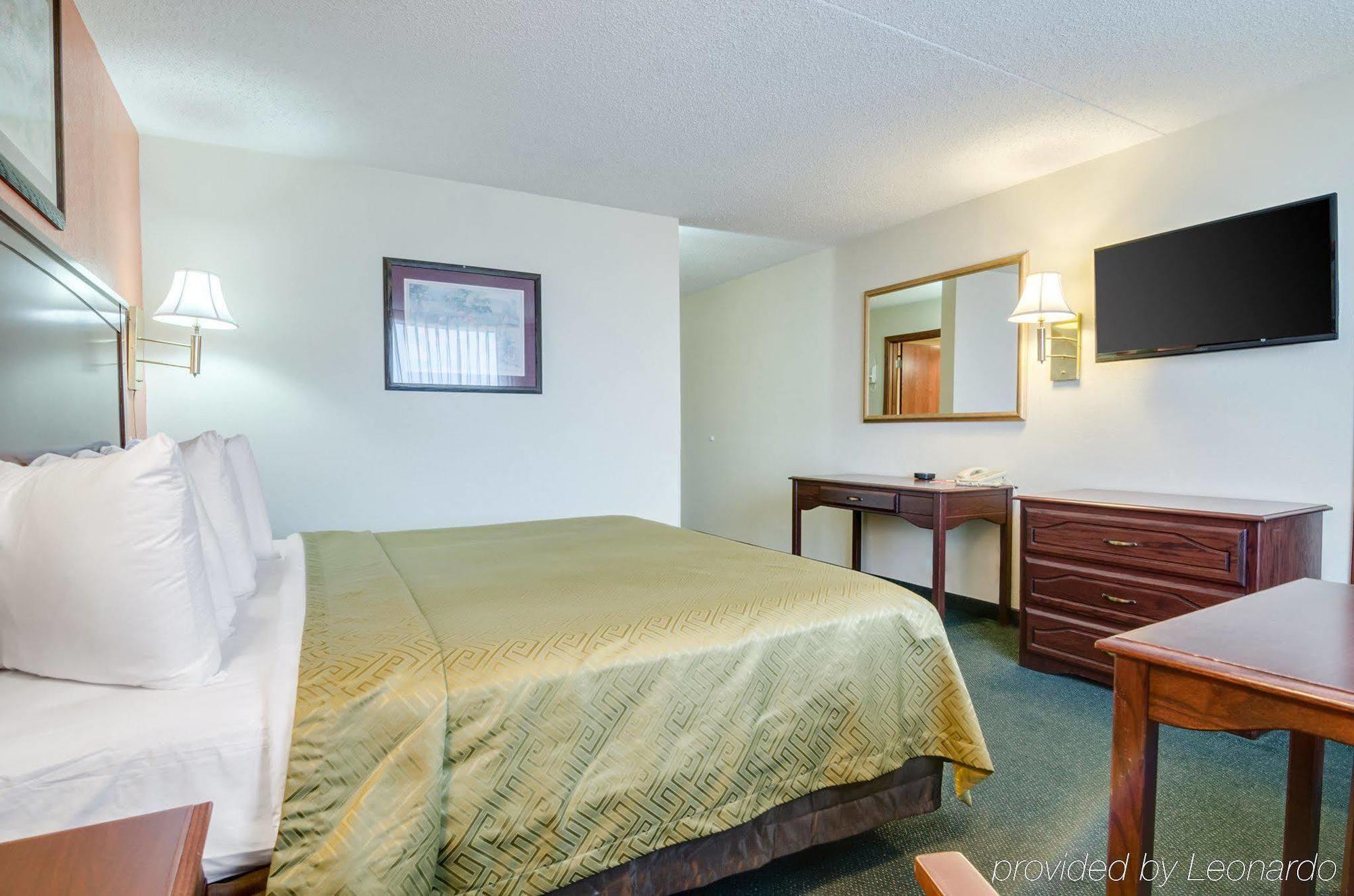 Americas Best Value Inn Salina Bagian luar foto