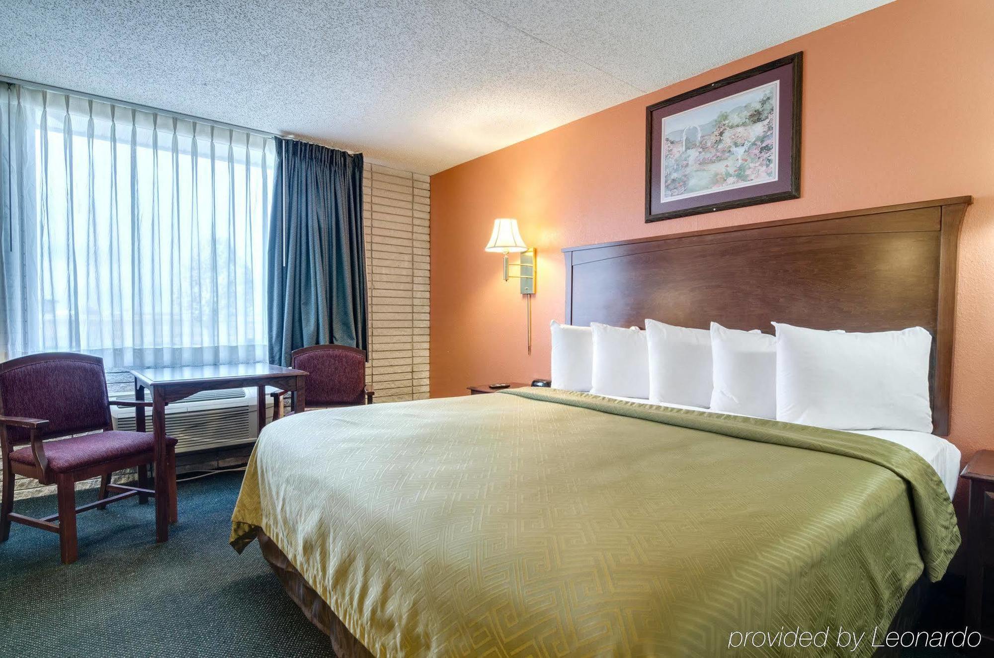 Americas Best Value Inn Salina Bagian luar foto