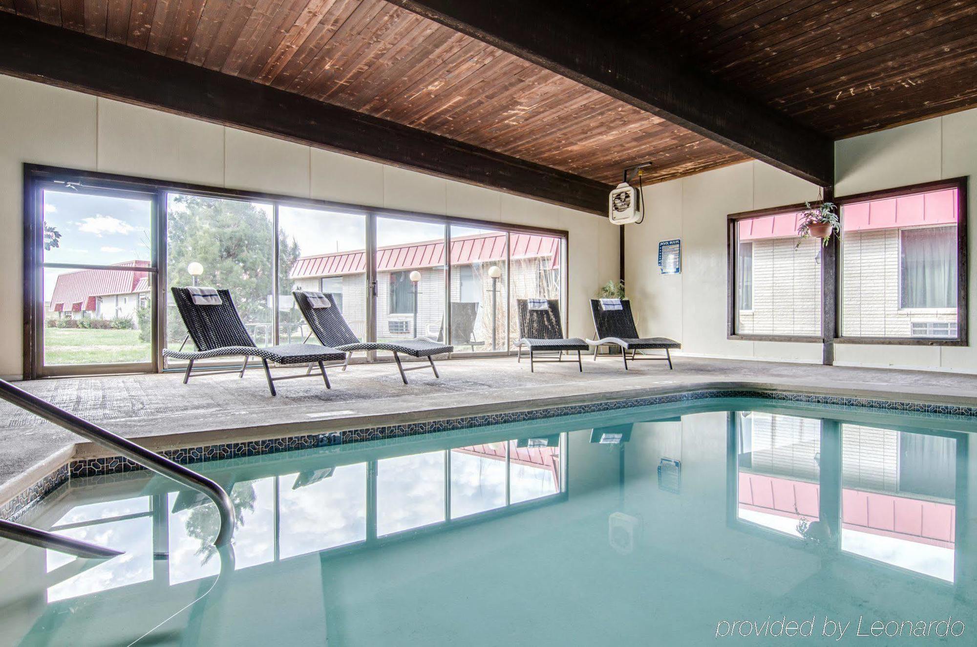 Americas Best Value Inn Salina Bagian luar foto