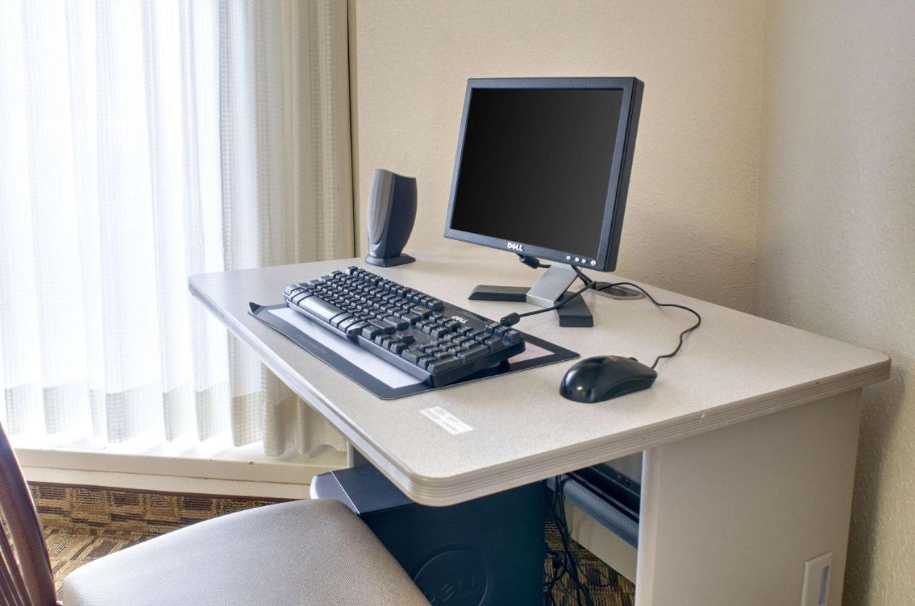 Americas Best Value Inn Salina Bagian luar foto